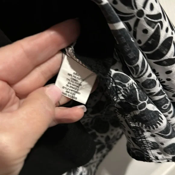 Coral Bay black and white print top - size 3x - Picture 5 of 5